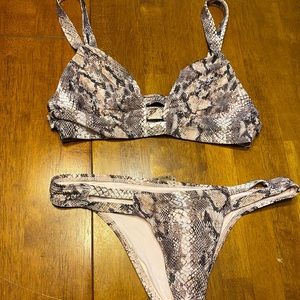 Vitamin A bikini top 10/L bottom 6/S